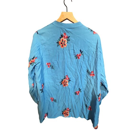 Kindred Womens 3X Blue Button-Up Shirt With Floral Embroidery Lightweight & Comf - Picture 4 of 5
